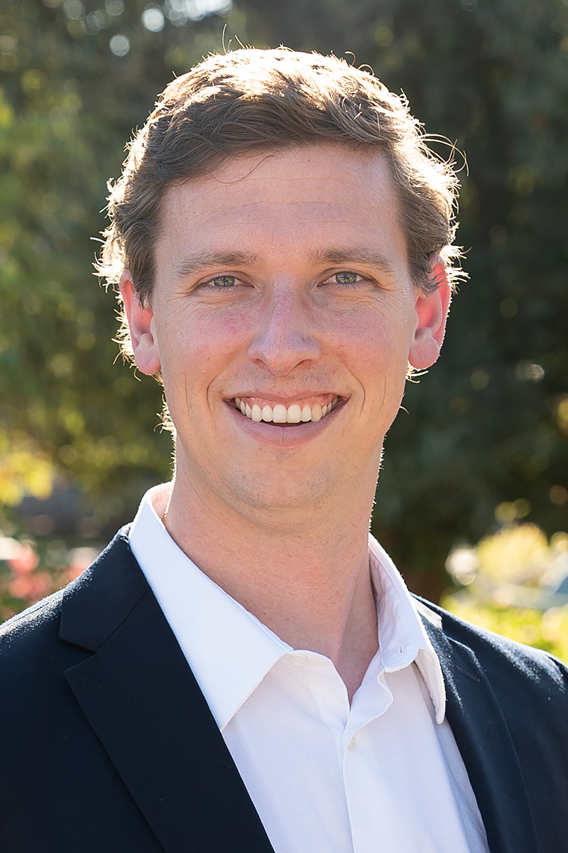 bilton_headshot_2021_full